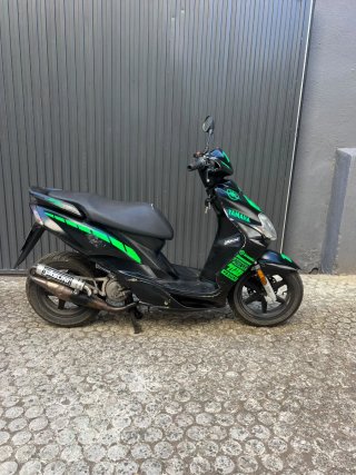 Moto Scooter Negra y Verde