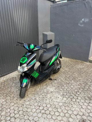 Moto Scooter Negra y Verde