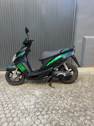 Moto Scooter Negra y Verde