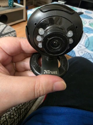 Webcam Trust USB con Micrófono y Luces LED