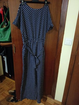 Mono elegante de lunares