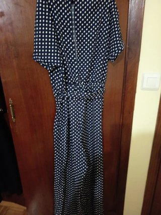 Mono elegante de lunares