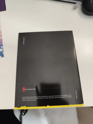 Cyberpunk 2077 Edición Día Uno PS4 falta pegatinas