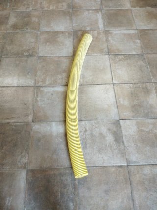 Tubo flexible amarillo