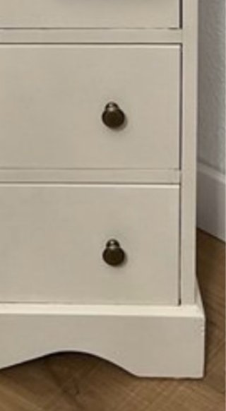 Cómoda de madera pintada a la tiza
