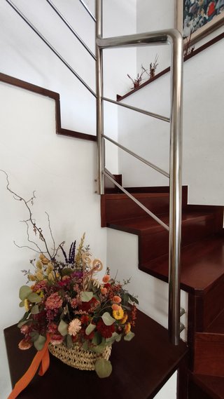 Escalera de Interior de Madera y Acero inoxidable