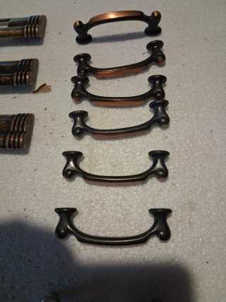 Set di 11 modelli di  maniglie e pomelli assortiti