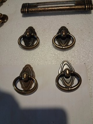 Set di 11 modelli di  maniglie e pomelli assortiti