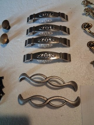 Set di 11 modelli di  maniglie e pomelli assortiti