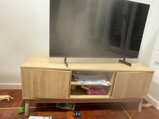 Mueble TV madera claro