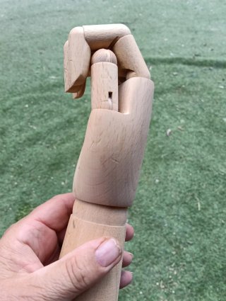 Mano Articulada de Madera