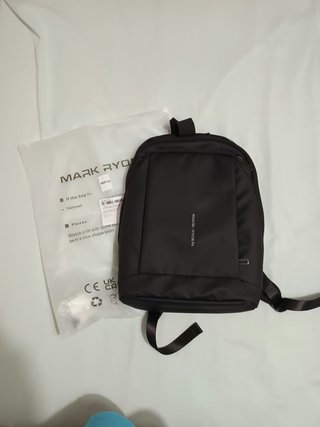 Mochila Mark Ryden Slim I Negra