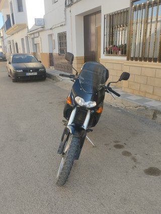 Aprilia Pegaso 650 Adventure Negra