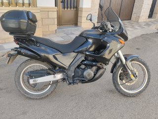 Aprilia Pegaso 650 Adventure Negra
