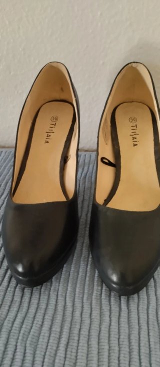Tacones piel Azul.(Algun roce) Fácil de subsanar.