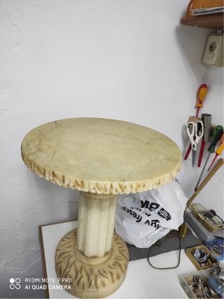 Mesa mármol beige y blanco
