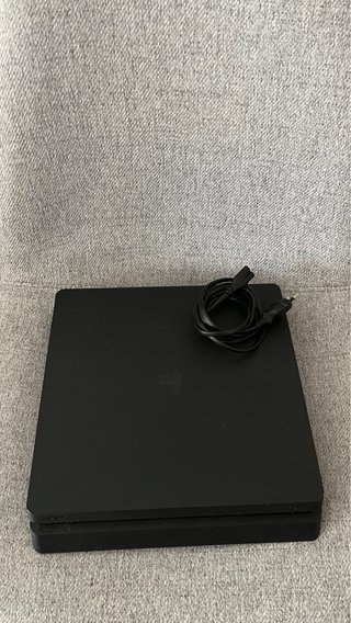 Consola PlayStation 4 (PS4) Slim Negra