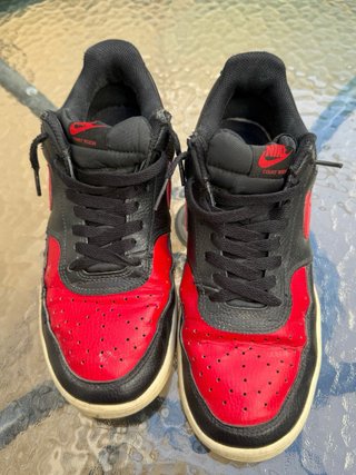 Zapatillas Nike Negras y Rojas