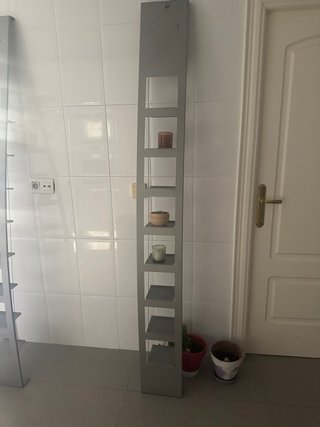 Estantería metálica diseño moderno