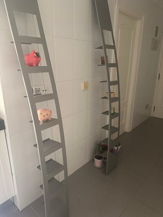 Estantería metálica diseño moderno