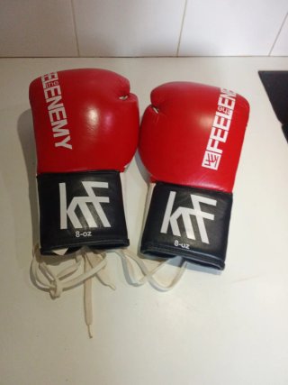 Guantes de boxeo The Enemy rojos