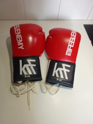 Guantes de boxeo The Enemy rojos