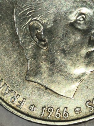 4 Monedas de 100 Psts de Plata y una de 5 psts