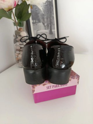 Zapatos Wonders charol negros mujer