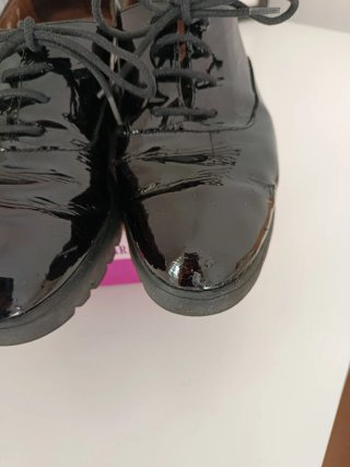 Zapatos Wonders charol negros mujer