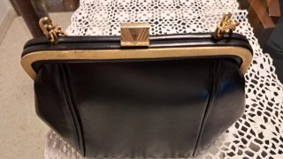 Elegante bolso de piel negro vintage cadena dorada