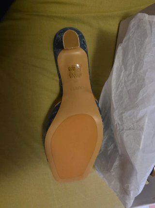 Caja de zapatos Guess
