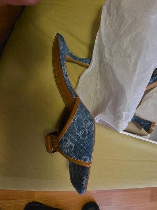 Caja de zapatos Guess