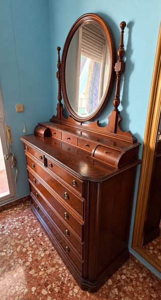Cómoda Antigua de Madera con Espejo. Urge vender!!