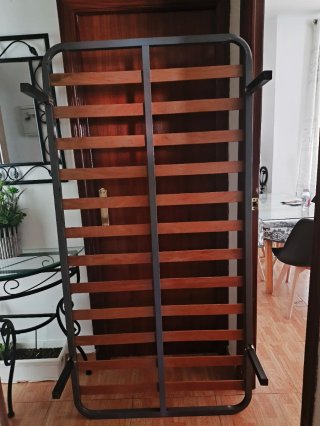 Somier de láminas con estructura metálica