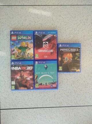 Consola PlayStation 4 (PS4) con 5 Juegos