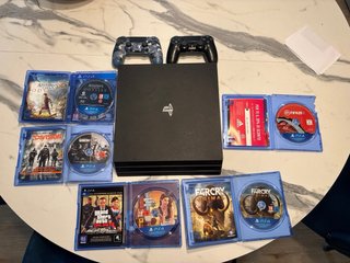 PS4 Pro 1TB + 5 Giochi + 2 Dualshock
