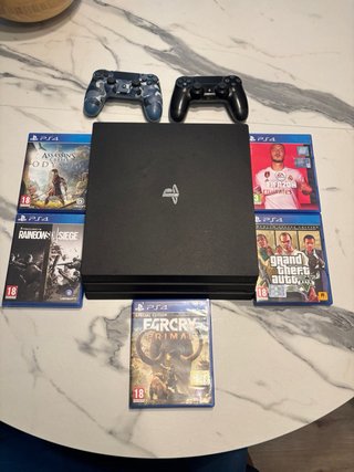PS4 Pro 1TB + 5 Giochi + 2 Dualshock