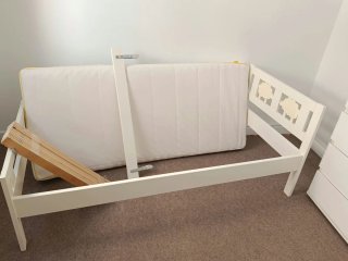 Cama infantil con colchón