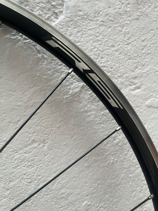 Rueda Delantera de carretera Shimano RS