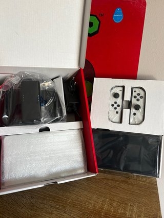 Nintendo Switch OLED COMO NUEVA+ Videojuego gratis