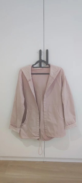 Parka rosa con capucha