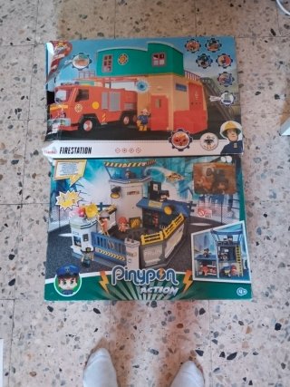 Juguetes Firestation y Pinypon Action