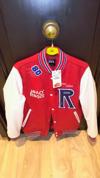 Cazadora Varsity Zara Roja y Blanca