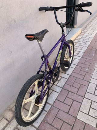 Bicicleta BMX, marca CONNOR