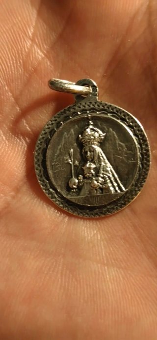 Medalla Virgen de Montserrat Antigua