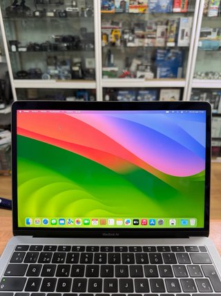 MacBook Air 2019 13” i5 8GB RAM 128GB SSD