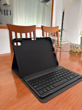 Funda iPad 2025 con teclado inalámbrico
