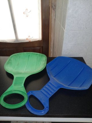 2 Palas de Nieve para Deslizarse