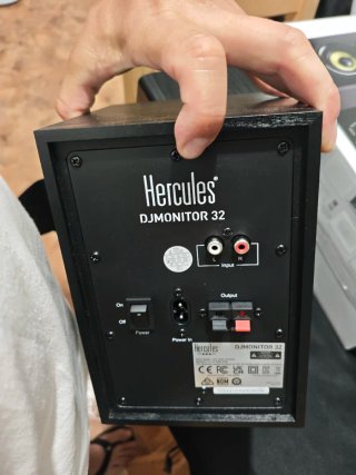 Altavoces Hercules DJMonitor 32