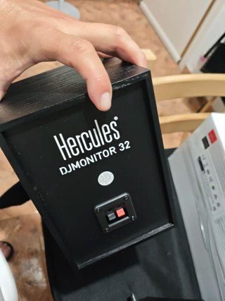 Altavoces Hercules DJMonitor 32